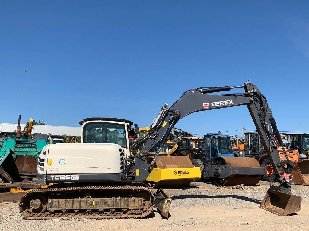 2016 Terex TC 125 crawler excavator, side view 2016 Terex TC 125 crawler excavator, side view