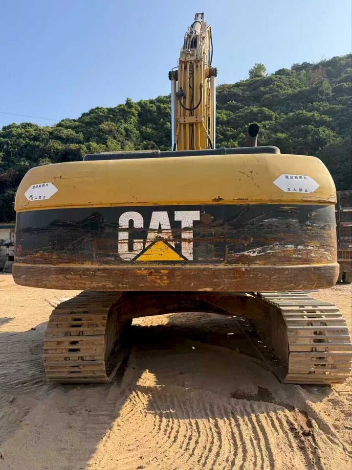 2009 Caterpillar 325CL crawler excavator, rear view 2009 Caterpillar 325CL crawler excavator, rear view