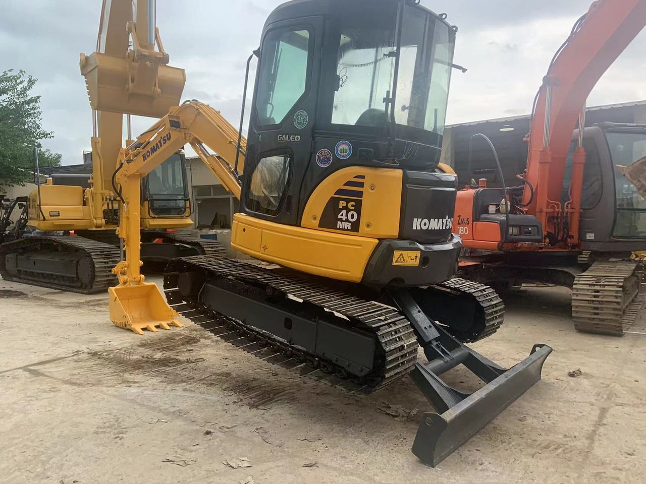 2023 Komatsu PC40 MR mini excavator, front three-quarter view 2023 Komatsu PC40 MR mini excavator, front three-quarter view