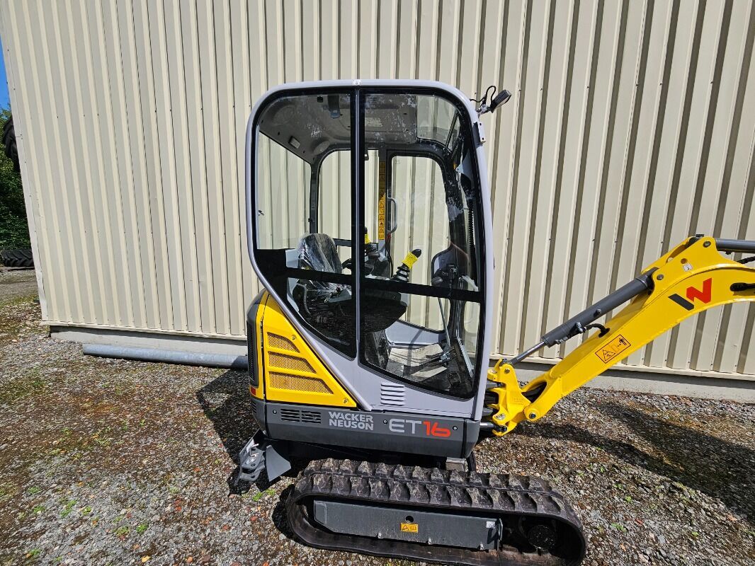 2023 Wacker Neuson ET16 mini excavator side view 2023 Wacker Neuson ET16 mini excavator side view