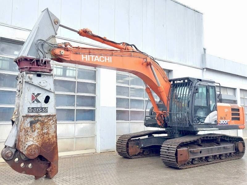 2019 Hitachi ZX300LCN-6 demolition excavator side view 2019 Hitachi ZX300LCN-6 demolition excavator side view