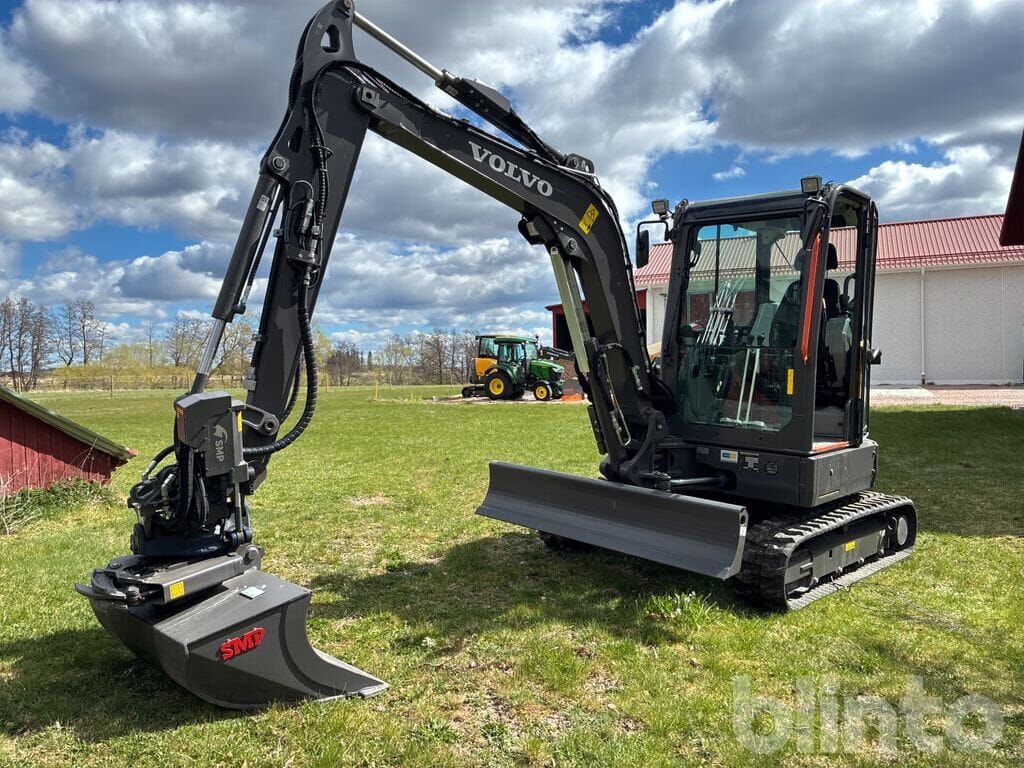 2024 Volvo ECR40F mini excavator, side view 2024 Volvo ECR40F mini excavator, side view