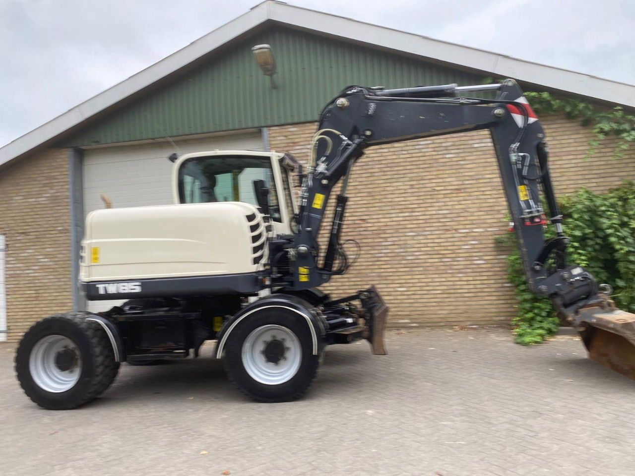 2015 Terex TW85 wheel excavator, side view