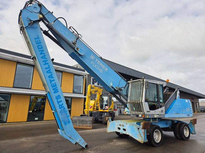 2007 Fuchs MHL340 D material handler, side view