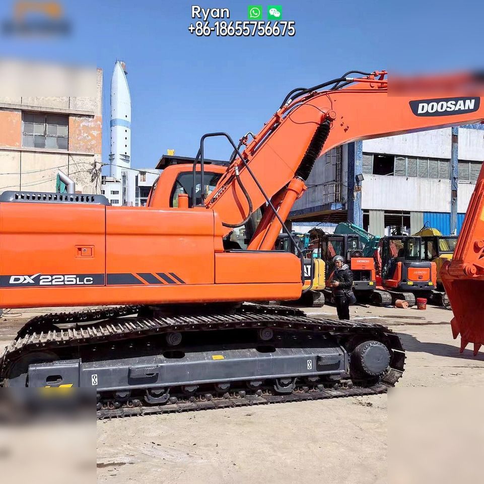 2020 Doosan DX225LC crawler excavator, side profile view