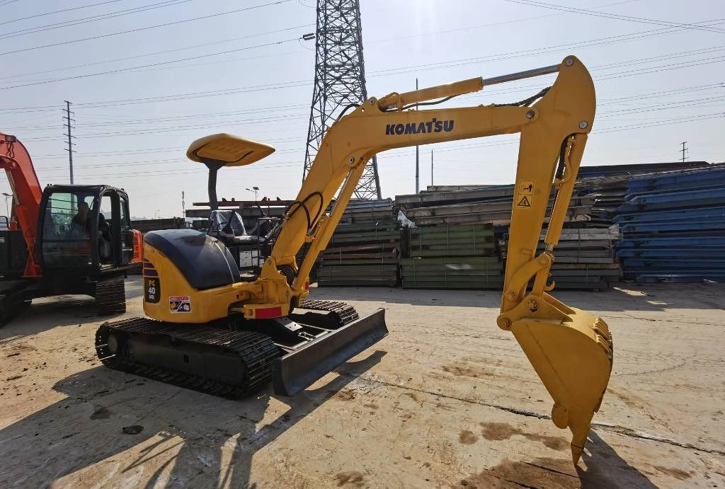 2020 Komatsu PC40MR mini excavator, rear three-quarter view 2020 Komatsu PC40MR mini excavator, rear three-quarter view