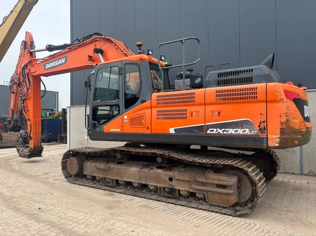 2017 Doosan DX300LC-5 crawler excavator, side view 2017 Doosan DX300LC-5 crawler excavator, side view