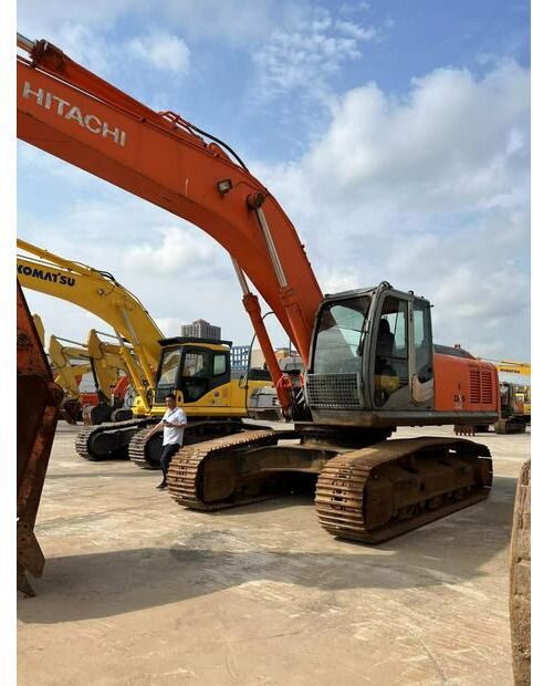2020 Hitachi ZX350 crawler excavator, side profile view 2020 Hitachi ZX350 crawler excavator, side profile view