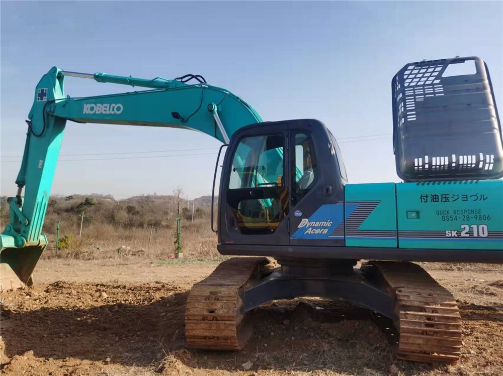 Kobelco SK210 crawler excavator, side profile view Kobelco SK210 crawler excavator, side profile view
