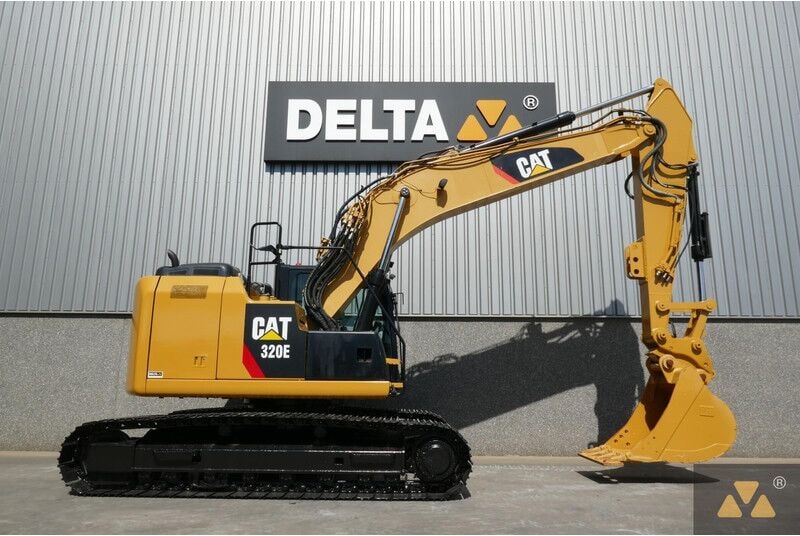 2015 Caterpillar 320E crawler excavator side view