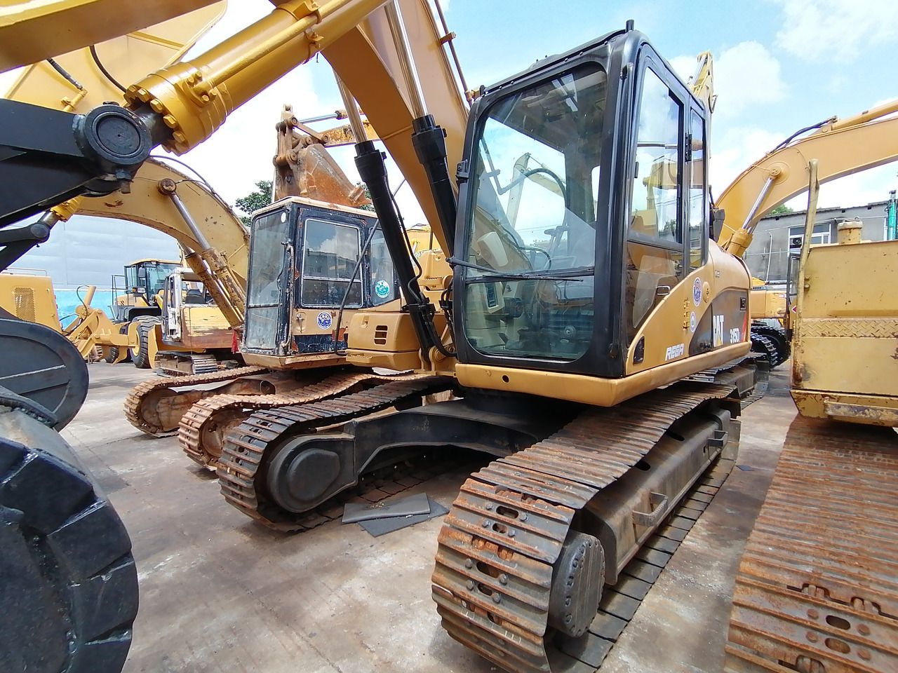 2022 Caterpillar 315DL crawler excavator, front three-quarter view 2022 Caterpillar 315DL crawler excavator, front three-quarter view