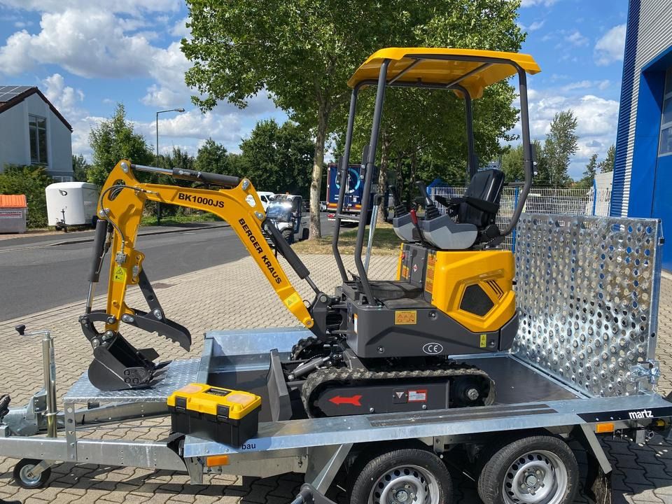 Berger Kraus BK1000JS mini excavator, side view Berger Kraus BK1000JS mini excavator, side view