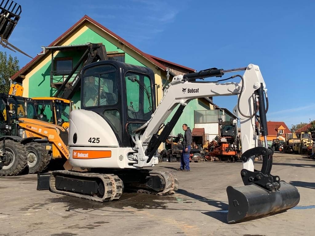 2011 Bobcat 425 mini excavator, side view 2011 Bobcat 425 mini excavator, side view