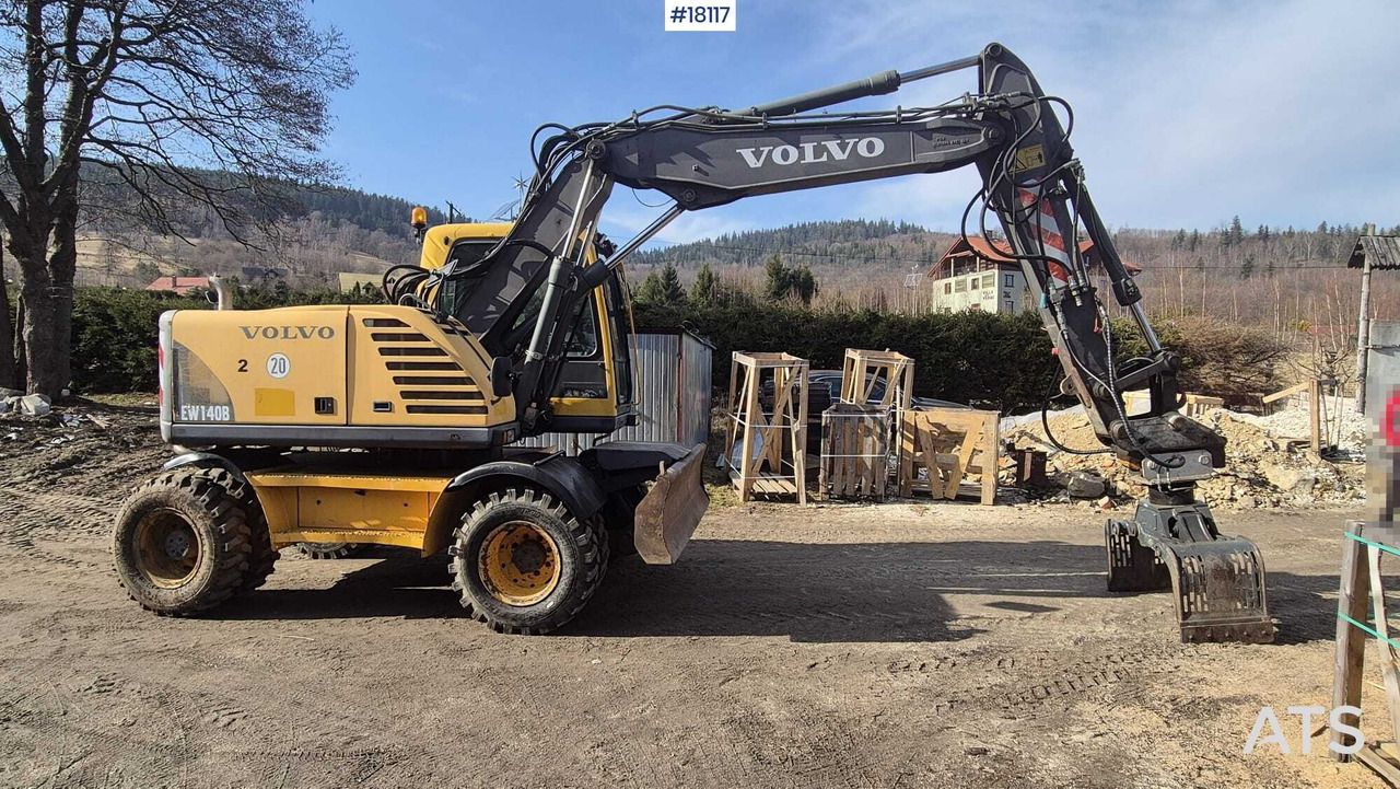 2005 Volvo EW140B wheel excavator side view 2005 Volvo EW140B wheel excavator side view