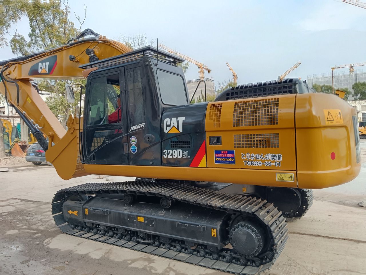 2024 Caterpillar 329D2L crawler excavator, side view 2024 Caterpillar 329D2L crawler excavator, side view