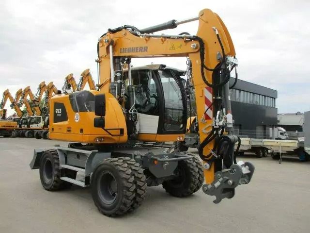 2023 Liebherr A 913 Compact wheel excavator, side view 2023 Liebherr A 913 Compact wheel excavator, side view
