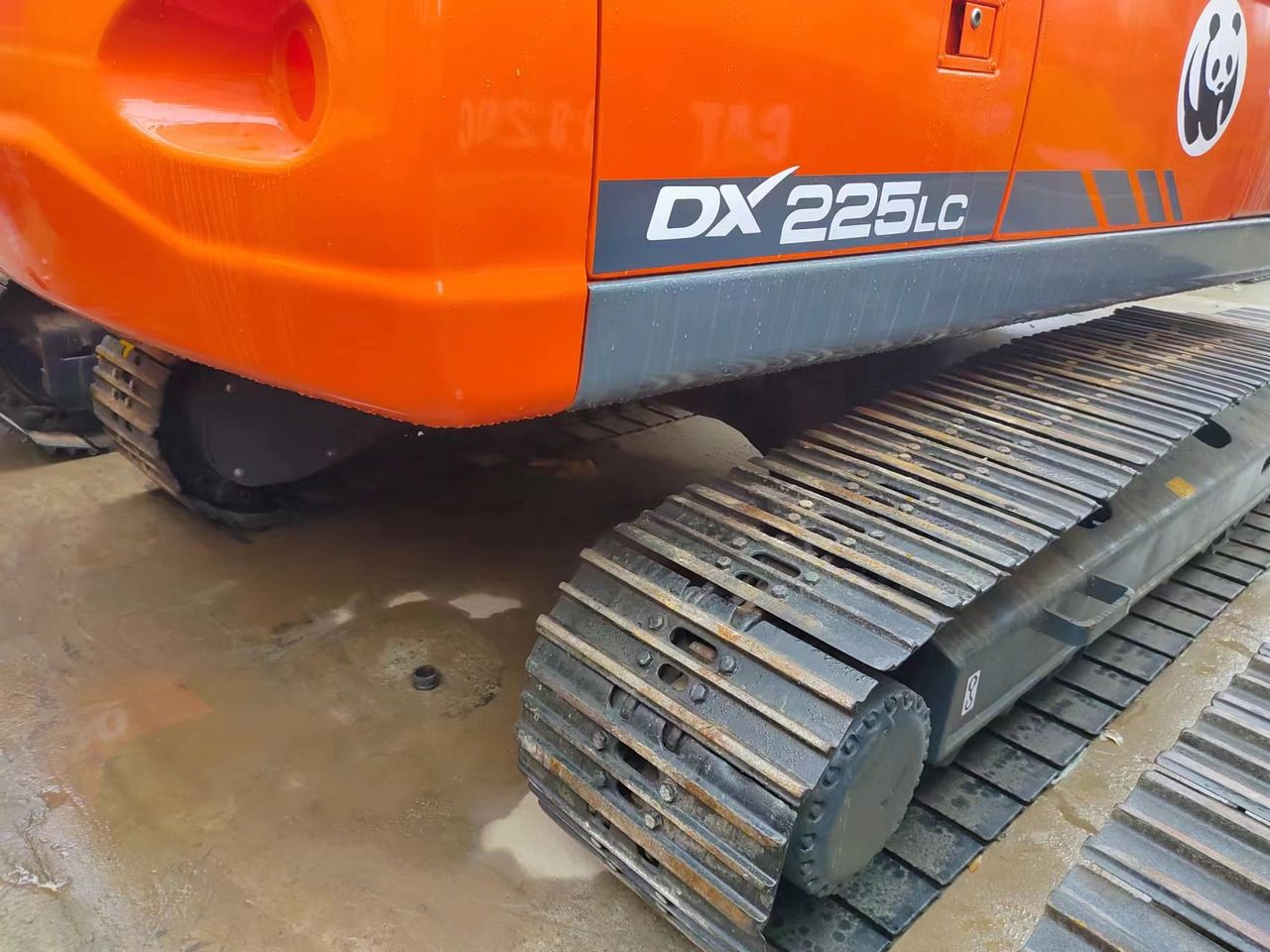 2019 Doosan DX225LC crawler excavator side view of undercarriage 2019 Doosan DX225LC crawler excavator side view of undercarriage