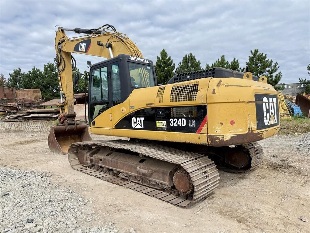 2008 Caterpillar 324DLN crawler excavator, rear three-quarter view 2008 Caterpillar 324DLN crawler excavator, rear three-quarter view