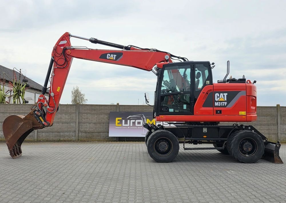 2019 Caterpillar M317F wheel excavator, side profile view 2019 Caterpillar M317F wheel excavator, side profile view