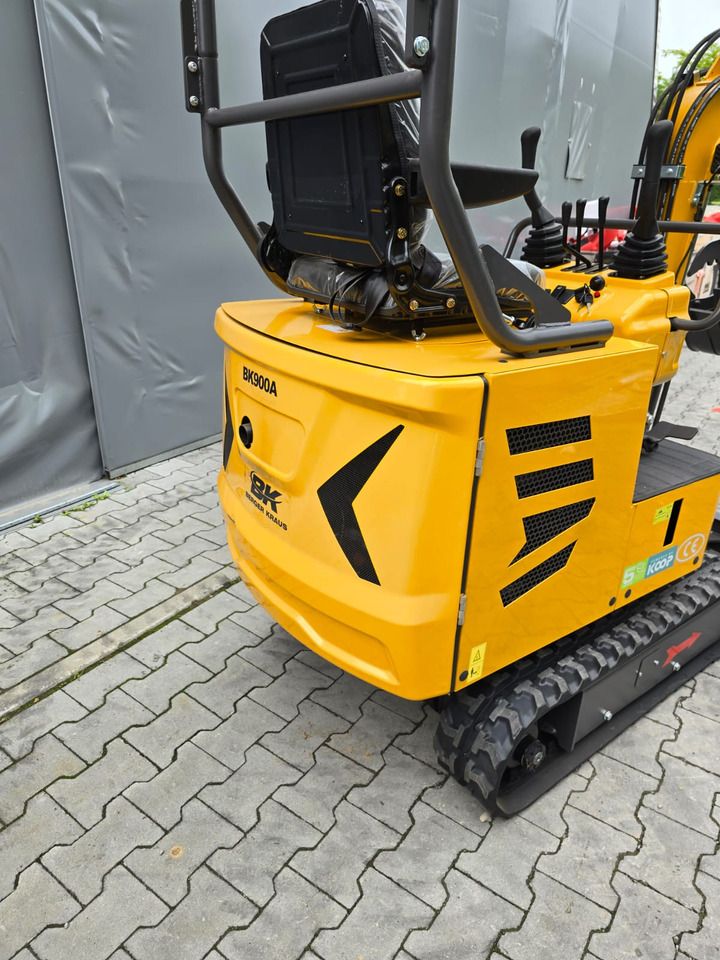 2025 Berger Kraus BK900A mini excavator rear view 2025 Berger Kraus BK900A mini excavator rear view