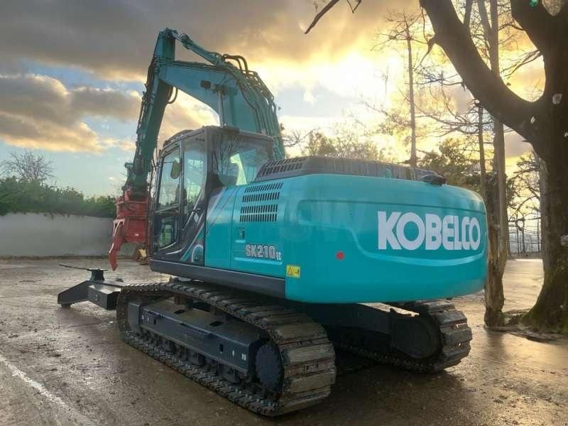 2020 Kobelco SK210LC-10E material handler, rear three-quarter view 2020 Kobelco SK210LC-10E material handler, rear three-quarter view