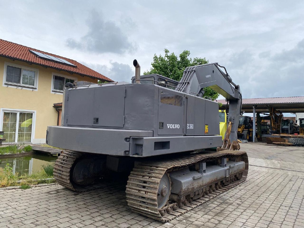 1993 Volvo EC360 crawler excavator, rear three-quarter view 1993 Volvo EC360 crawler excavator, rear three-quarter view