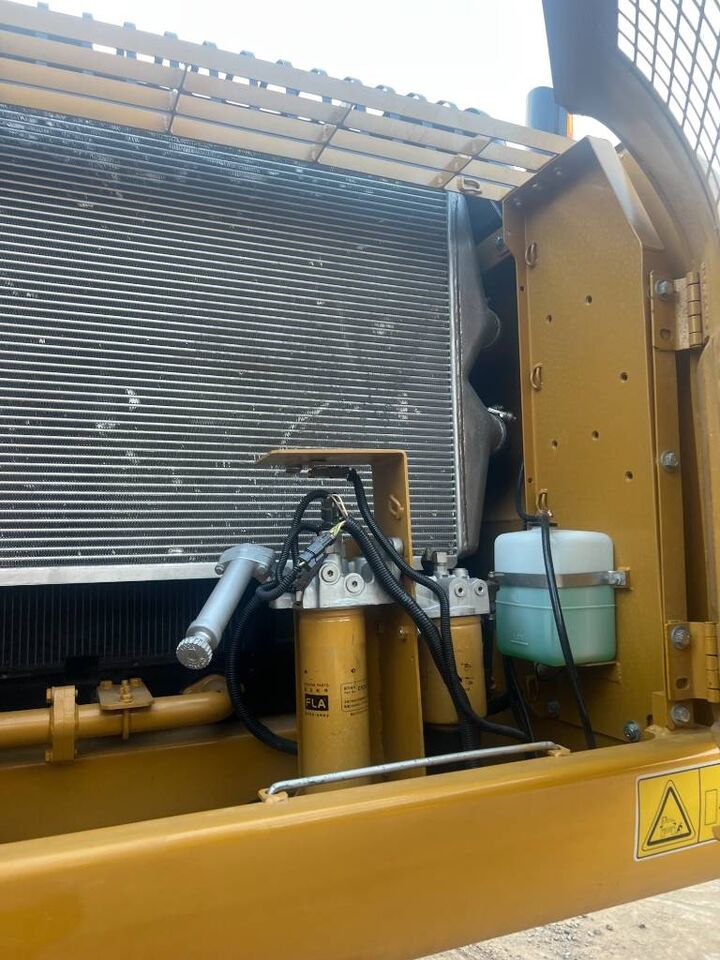 2024 Caterpillar 320D2 Raupenbagger Motorraum Detail 2024 Caterpillar 320D2 Raupenbagger Motorraum Detail
