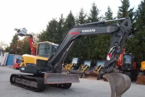 2015 Volvo ECR88D crawler excavator, front three-quarter view