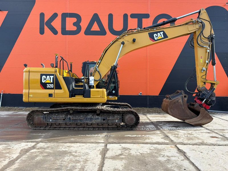 2018 Caterpillar 320 crawler excavator side view