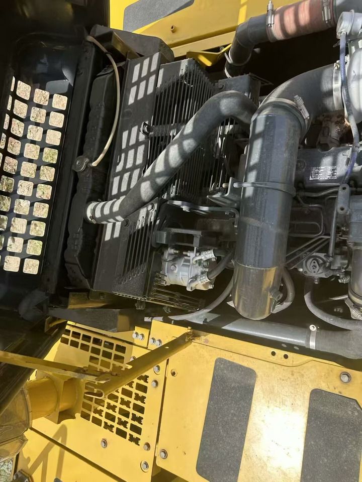 2023 Komatsu PC350LC-11 engine compartment view