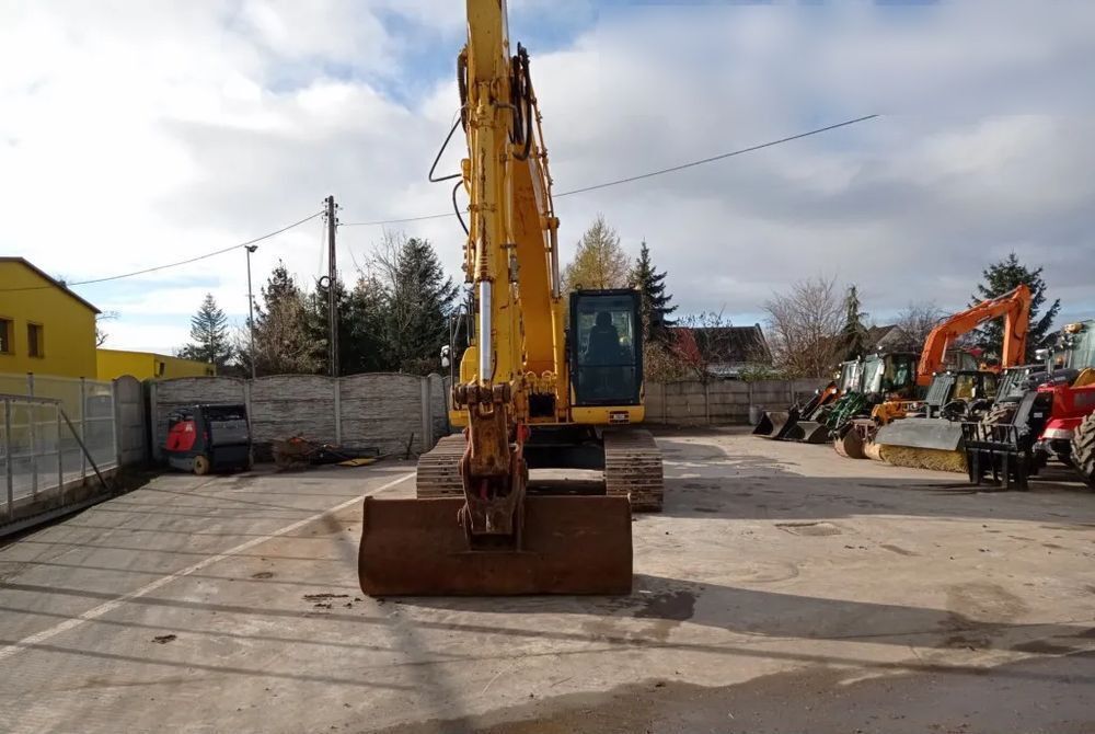 2018 Komatsu PC210LC-11 crawler excavator, front view 2018 Komatsu PC210LC-11 crawler excavator, front view