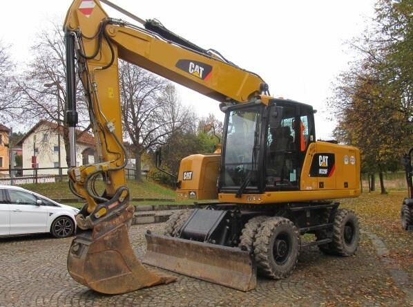 2021 Caterpillar M320 VAH wheel excavator, front three-quarter view 2021 Caterpillar M320 VAH wheel excavator, front three-quarter view