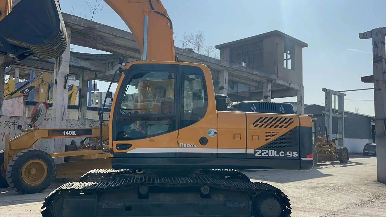2015 Hyundai R220LC-9S Crawler Excavator 2015 Hyundai R220LC-9S Crawler Excavator