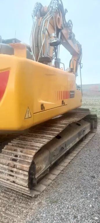 2019 Liebherr R922 LITR. crawler excavator, side view