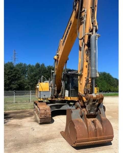 2016 Liebherr R936LC crawler excavator, front three-quarter view