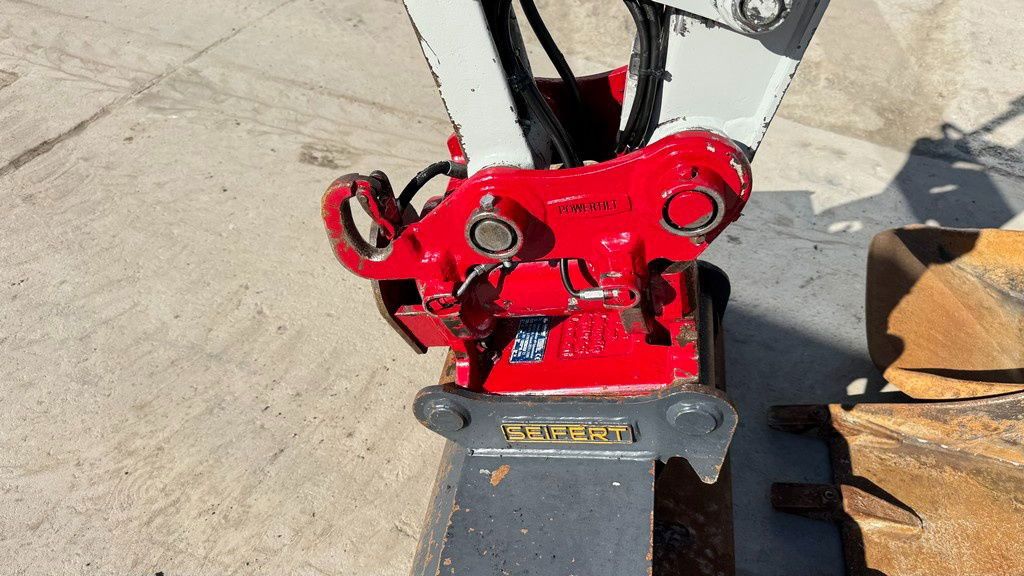 2016 Takeuchi TB240 mini excavator Powertilt attachment close-up 2016 Takeuchi TB240 mini excavator Powertilt attachment close-up