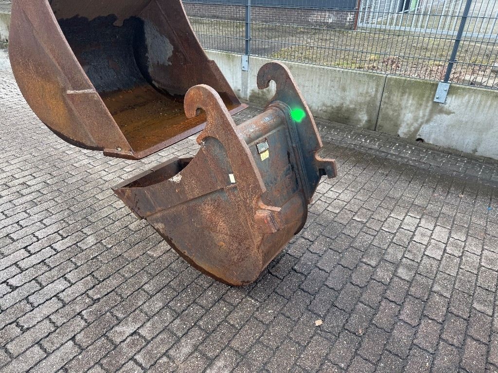 2018 Kobelco SK140SRLC-5 excavator bucket attachment