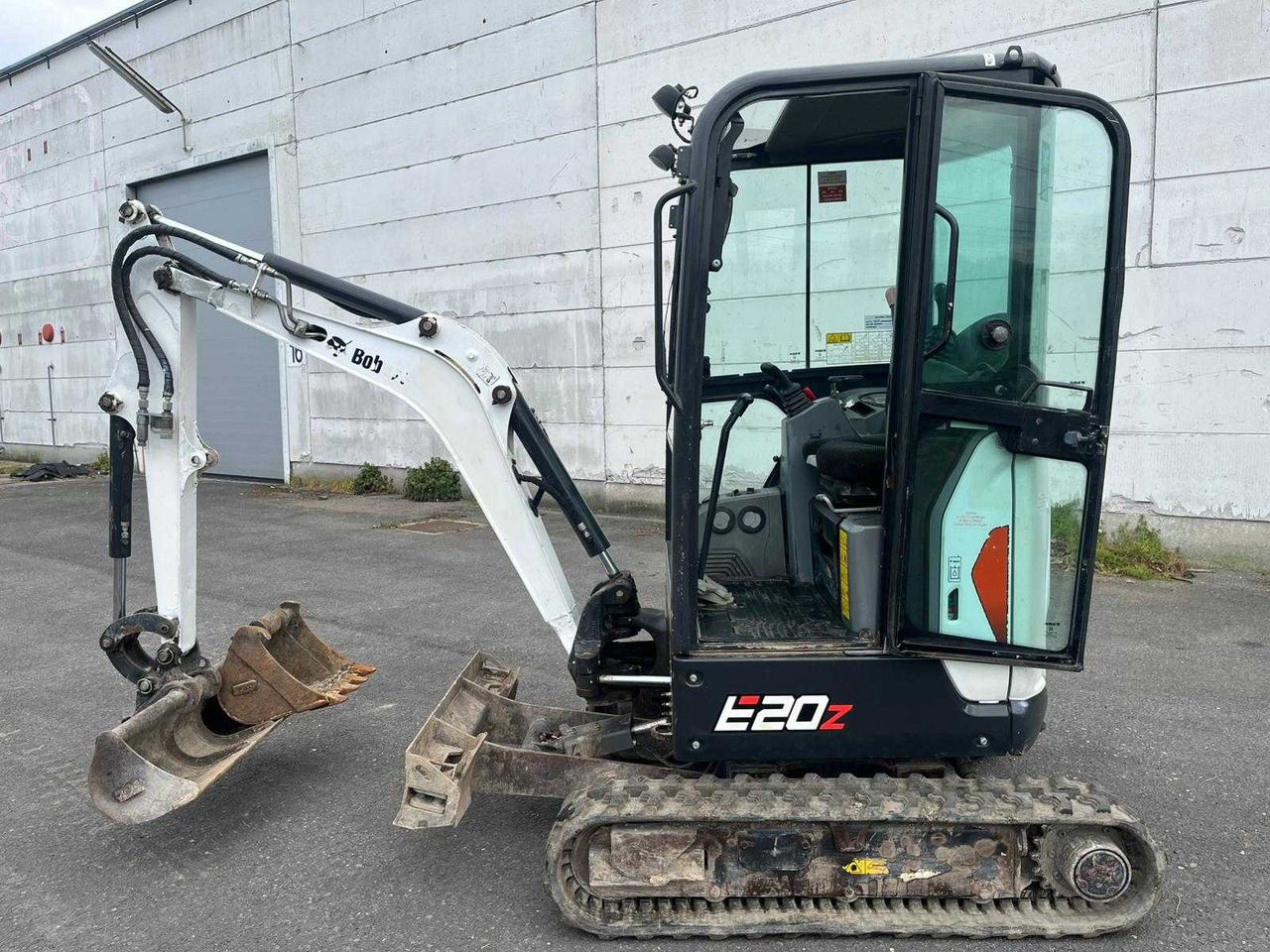 2020 Bobcat E20Z mini excavator side view 2020 Bobcat E20Z mini excavator side view