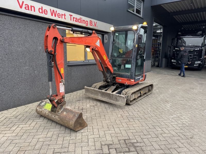 2016 Kubota U27-4 mini excavator, front three-quarter view 2016 Kubota U27-4 mini excavator, front three-quarter view