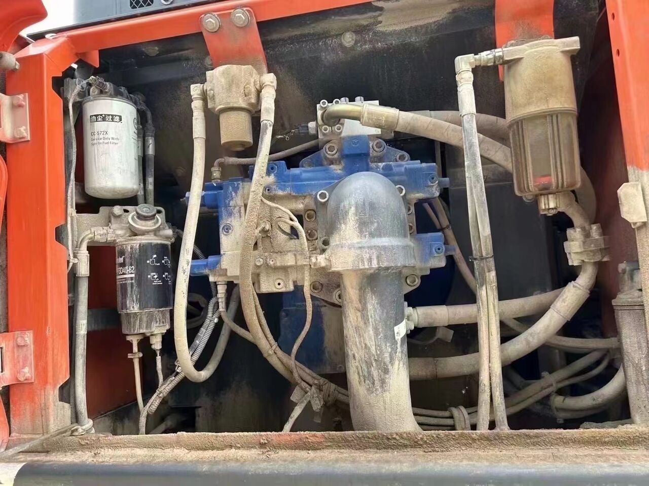 2022 Doosan DX340LC crawler excavator engine compartment detail 2022 Doosan DX340LC crawler excavator engine compartment detail