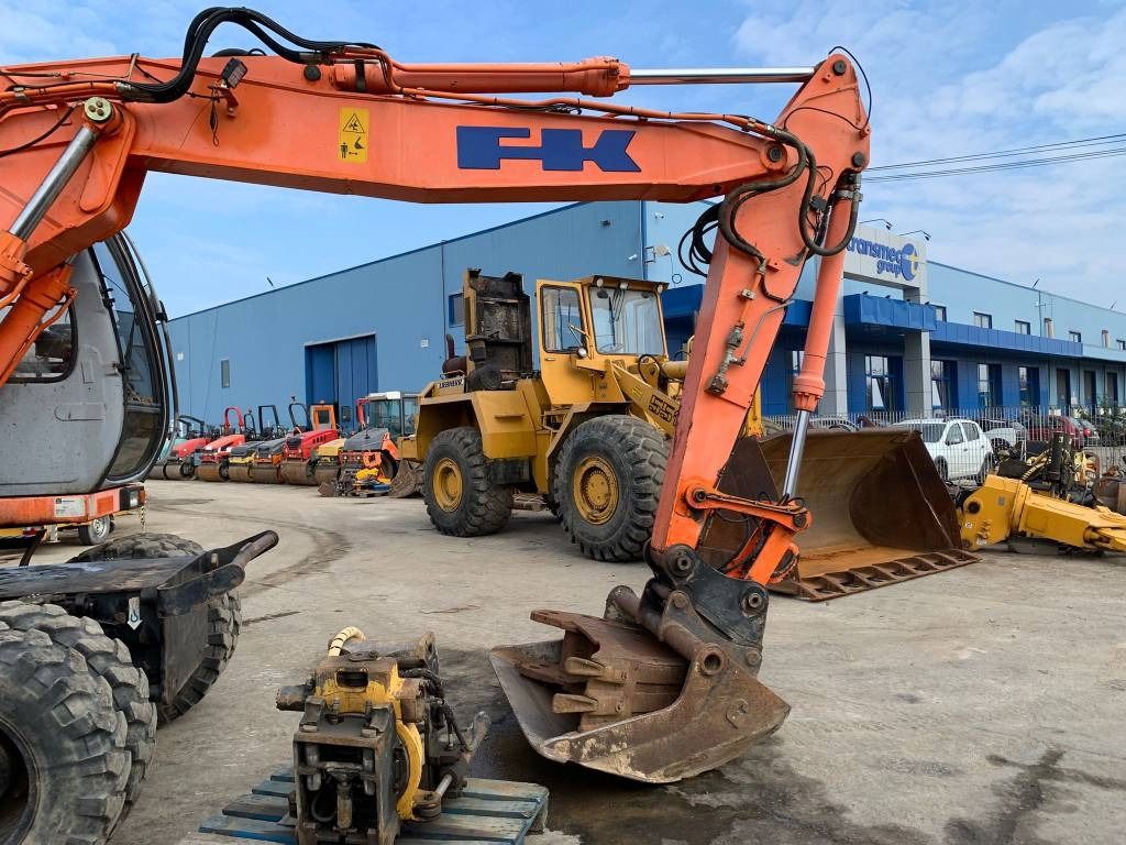 2003 Kobelco EX135W wheel excavator side view