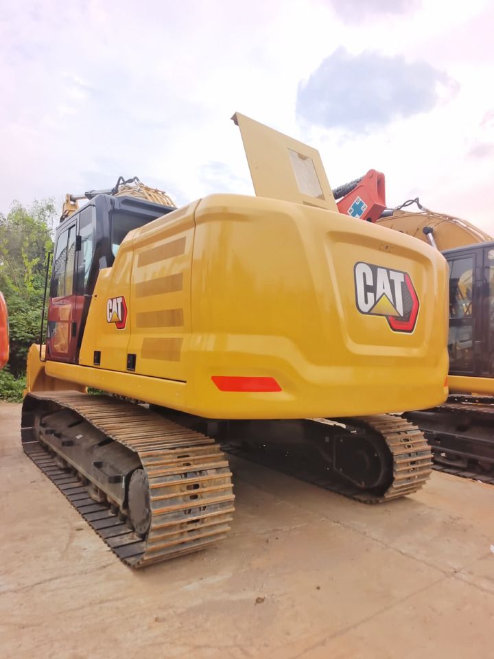 2023 Caterpillar 330GC crawler excavator rear view 2023 Caterpillar 330GC crawler excavator rear view