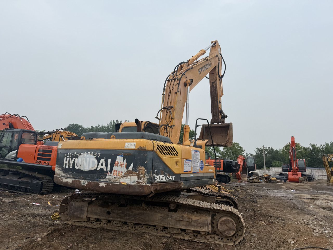 2020 Hyundai 305LC-9T crawler excavator, rear three-quarter view 2020 Hyundai 305LC-9T crawler excavator, rear three-quarter view