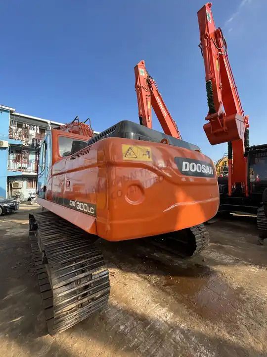 2019 Doosan DX300LC crawler excavator rear view 2019 Doosan DX300LC crawler excavator rear view