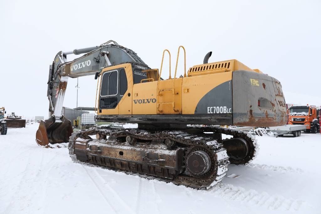 2007 Volvo EC700BLC crawler excavator, rear three-quarter view 2007 Volvo EC700BLC crawler excavator, rear three-quarter view