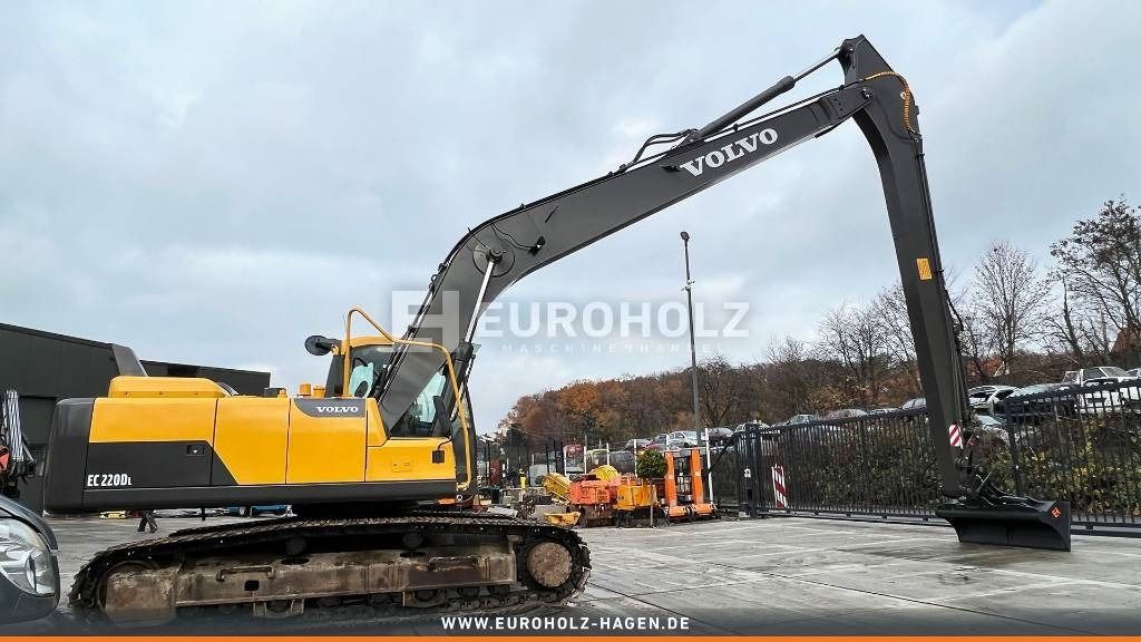 2012 Volvo EC220DL crawler excavator, side view 2012 Volvo EC220DL crawler excavator, side view
