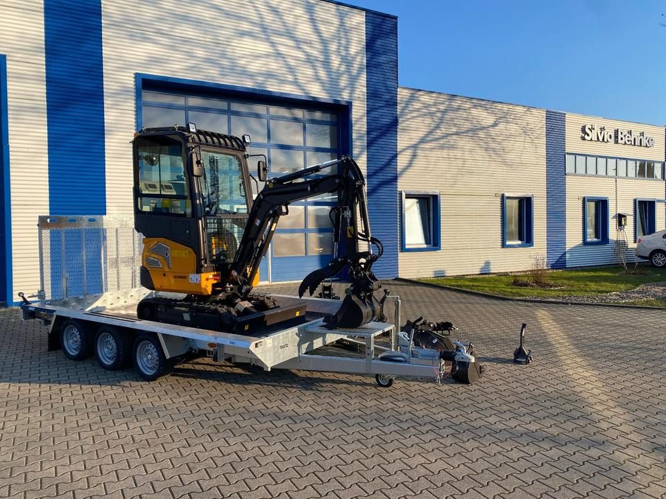Berger Kraus BK2000NKSR mini excavator on a trailer, side view