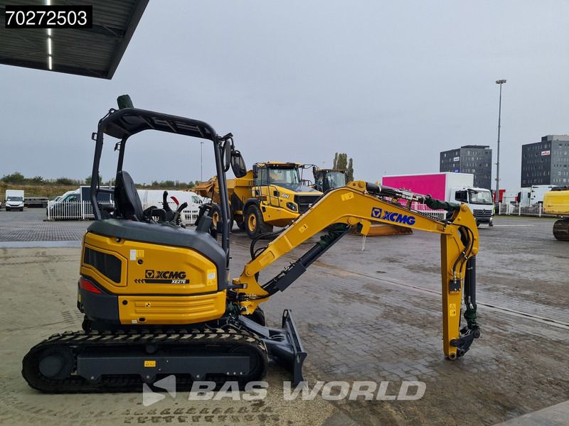 2023 XCMG XE27E mini excavator rear three-quarter view 2023 XCMG XE27E mini excavator rear three-quarter view