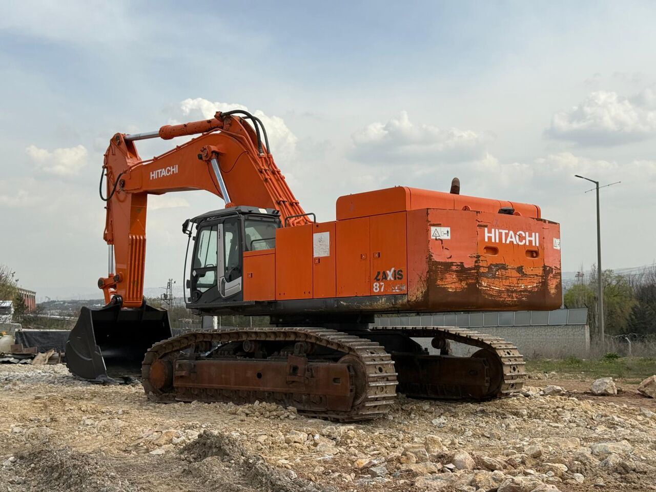 2014 Hitachi Zaxis 870 crawler excavator, side view