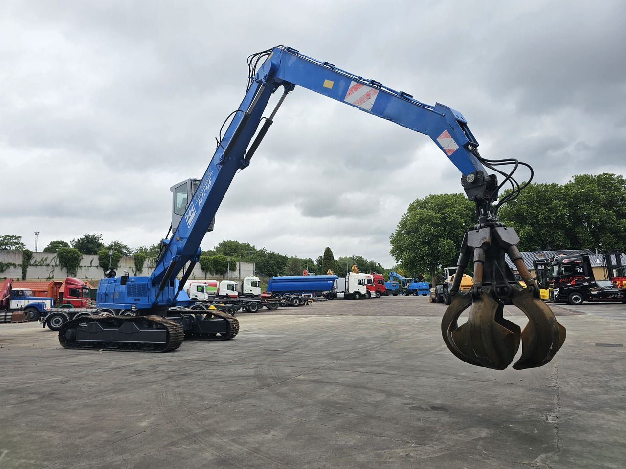 2003 Fuchs RHL 350 material handler, side view 2003 Fuchs RHL 350 material handler, side view